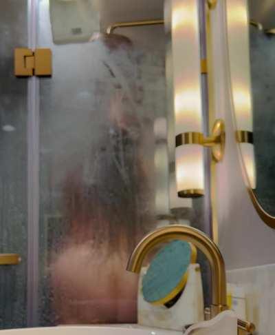 Big ass, big tits, and a dirty talking mouth 👄😈 what’s not to love? [sext] [gfe] [vid]