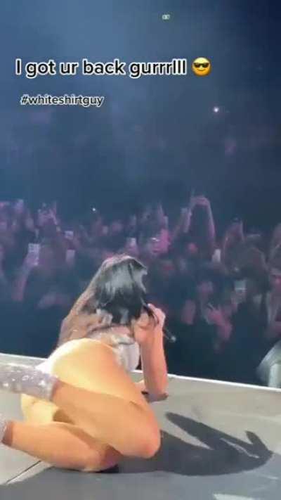 Dua Lipa HARİKA BİR AÇI HARİKA