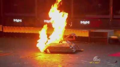 Complete Control vs Warhead: Battlebots