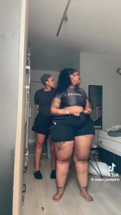 Its the wobbly thighs for me!🔥