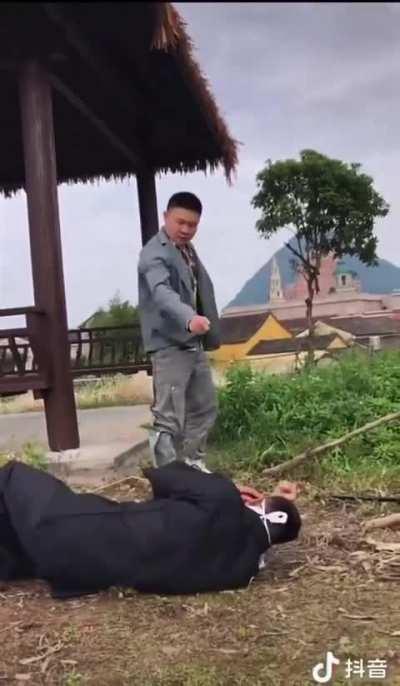 抖友真的耍疯了，一口一个支那猪