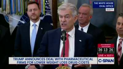 Trump is passed out as Mehmet Oz speaks about obesity and dementia at the White House