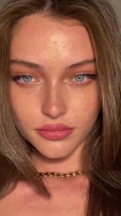 Awkward wink is awkward 😳