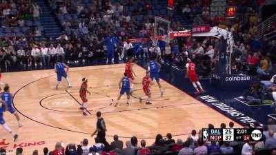 [Highlight] Luka Doncic slips and falls but still makes the pretty pass anyways