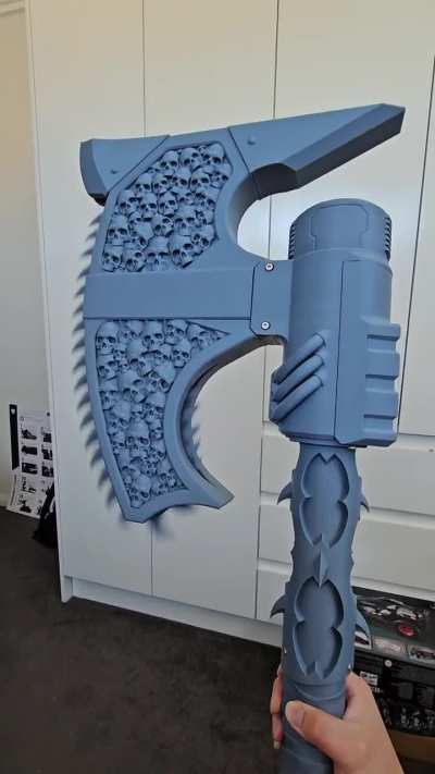 Finished printing and assembling this epic chainaxe. Time to bust out the red paints