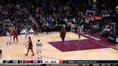 [Highlight] After going on a 11-0 run to make it a 2-point game, Spurs are unable to capitalize as they throw the ball out-of-bounds