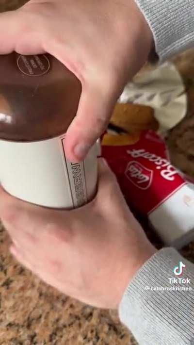 Bea & Tiscuits, Anyone? ☕️