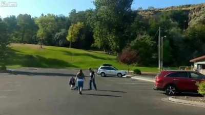 Pedophile gets a beatdown for exposing his meat