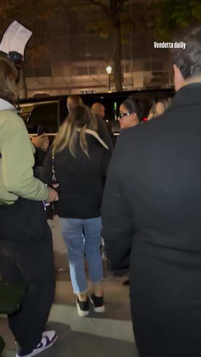 Bet these are paid fans of Janhvi