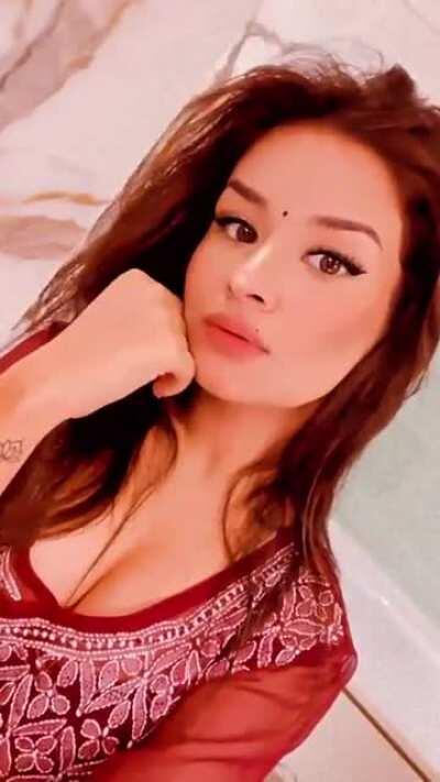 Always down for some cleavage action 😉