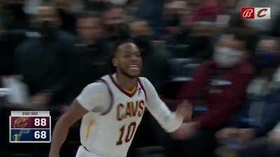 [Highlight] Darius Garland is all smiles after securing a 11/10/11 triple double in the 3rd quarter!