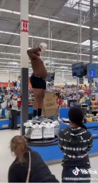 Ayo he on the loose agaIn 😲😱 😨🤯 😳