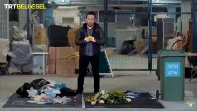 Vatandaşa çöpten yemek yemeyi öğretiyorlar!