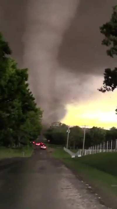 🔥 A tornado in Oklahoma, US.