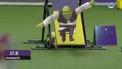 Tiny Shrek running through an obstacle course