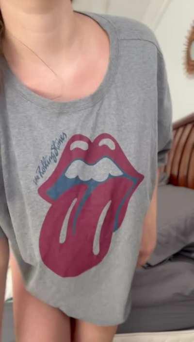 I hope you're into stacked girls with tanlines like mine (19f)