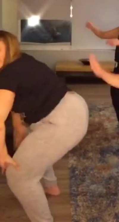 Twerking that fat ass