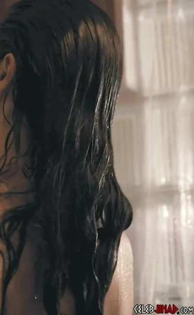 Would love to shower with Selena Gomez