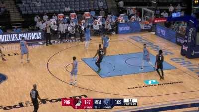 [Highlight] Blevins drills the three to end the game