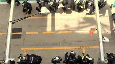 8 wheels changed in 8 seconds