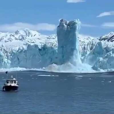 🔥 Giant Antarctic Ice Shelf Breaks Off, as global warming continues to decimate it’s glaciers