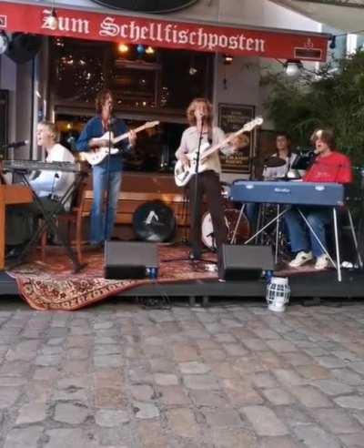 Preview of new song. Played in Hamburg today.