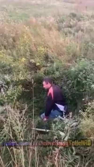 Moderator turmentat in sanț (cu tot cu masina)