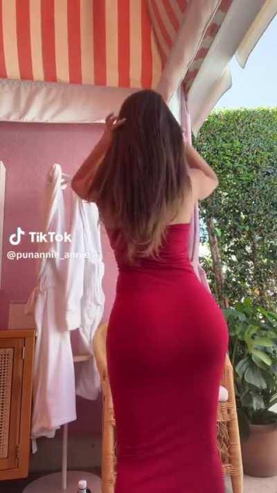 @punannie_annie ass in that dress!