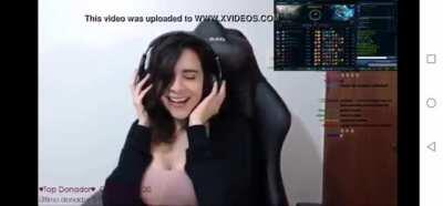 (machika gimiendo🥴🥵) mientras monta algo bueno en su priv.