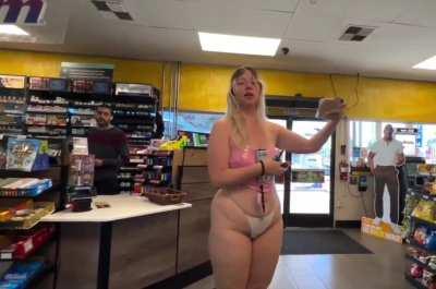 A friendly reminder that 304s don't like being recorded & will attack when in fear.