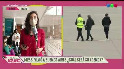 La conductora K Verónica Lozano informó que Messi venía a la quinta de Olivos para sacarse una foto con el Presidente ✌. En realidad sólo vino a la Embajada de EEUU a tramitar visas, terminó el trámite en 10 minutos y ya volvió con su avión hacia Rosario.