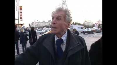 Cetatean din Oblivion si aghiotanta sa, apostati de un reporter si niste indivizi in Bucale