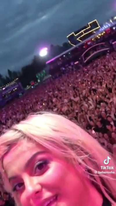 90,000 people singing happy birthday to Bebe- august 2025