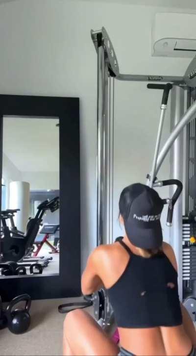 Sommer working out | IG July 2023