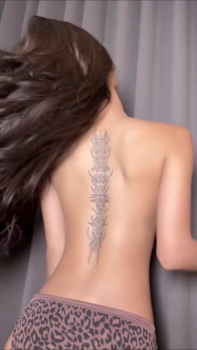 A moment designed to seduce