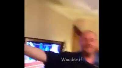 Dart Sniper: Descendant of the Huntsman sniper. While his darts are by no means strong, he can throw a lot of them at the same time to shower the enemy in darts. However, he can also one-shot with a well-aimed dart throw...