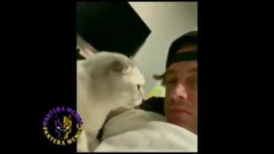 O cara tem um bafo tão grande assim?