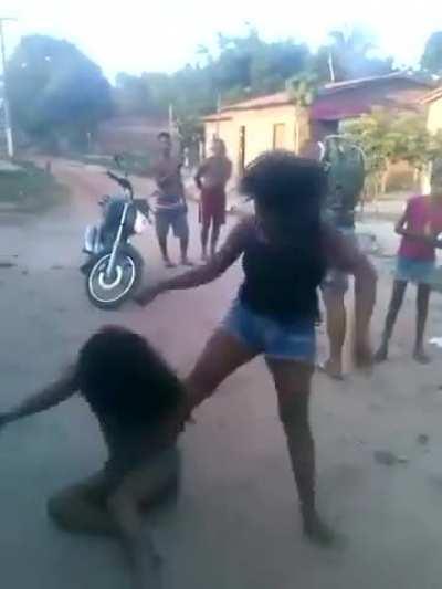 girls fighting