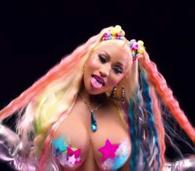 Nicki has an Amazing jiggle 😍