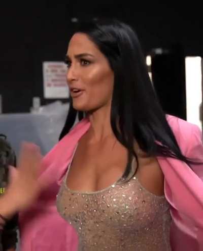 Nikki backstage at Raw 10/19