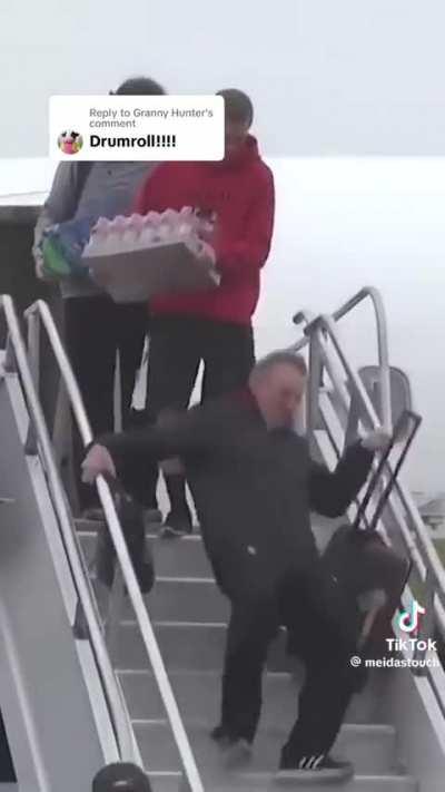 Sound up for Tommy Tumbleville (Credit: @meidastouch)