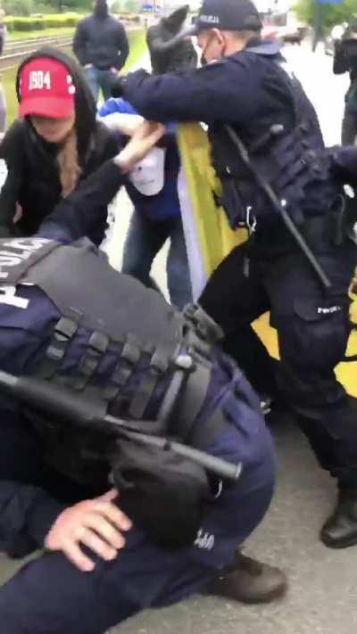 Polska Milicja w akcji, 2020, koloryzowane