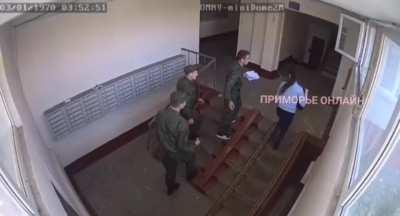 Agent 007 nervously smokes on the sidelines: in Vladivostok, military commissars climb into the windows to hand over the summons