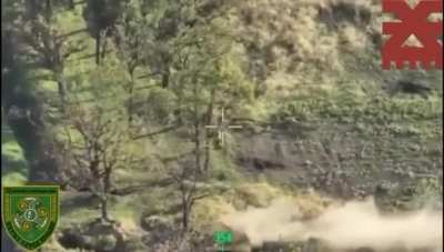 Ukrainian soldier took out a Russian soldier in close combat and then shot down a Russian FPV drone that was sent to take him out after his position was identified by the enemies. 33rd Assault Regiment, most likely Zaporizhzhia direction. Published 06.10.