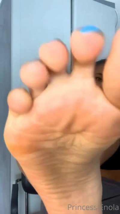 Cutie and her smooth soles 