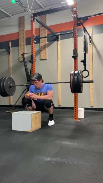 @JustAnotherGymAccount - Rubiks Cube Pause Squat - Slow solve, who's got me beat?