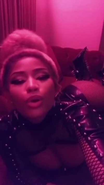 Need a MMF threesome with Nicki Minaj