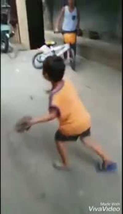 video raro da infancia do muquinha e ttew avacalhando a comida 😡