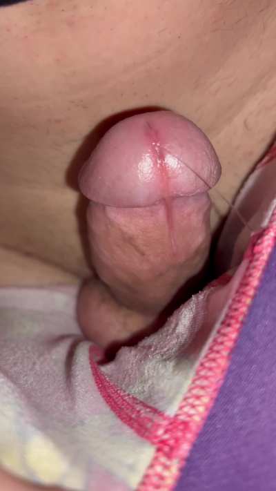 i’m so horny >.< someone wanna help me out?