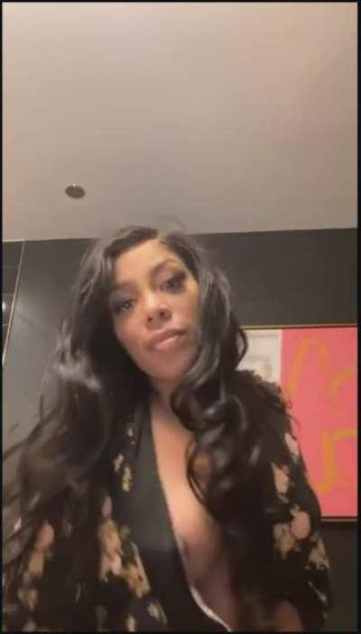 K. Michelle: Boobs Out